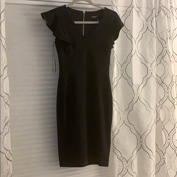 long sage green bridesmaid dresses Half Sleeves Square A-Line Dress Burberry Pre-Fall 2024 Collection collection-off-shoulder-dresses Size:(S) Small